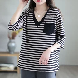Spring and Autumn Women's Pullover V-neck Three Quarter Solid Pocket Stripe Patch Loose Young Style Fashion Casual T-shirt Tops