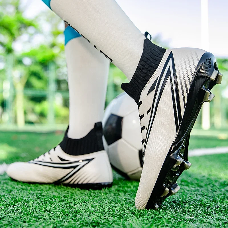 High Top Baseball Shoes Non Slip Long Spikes Softball Shoes Comfortable Baseball Training Adult Outdoor Sneakers