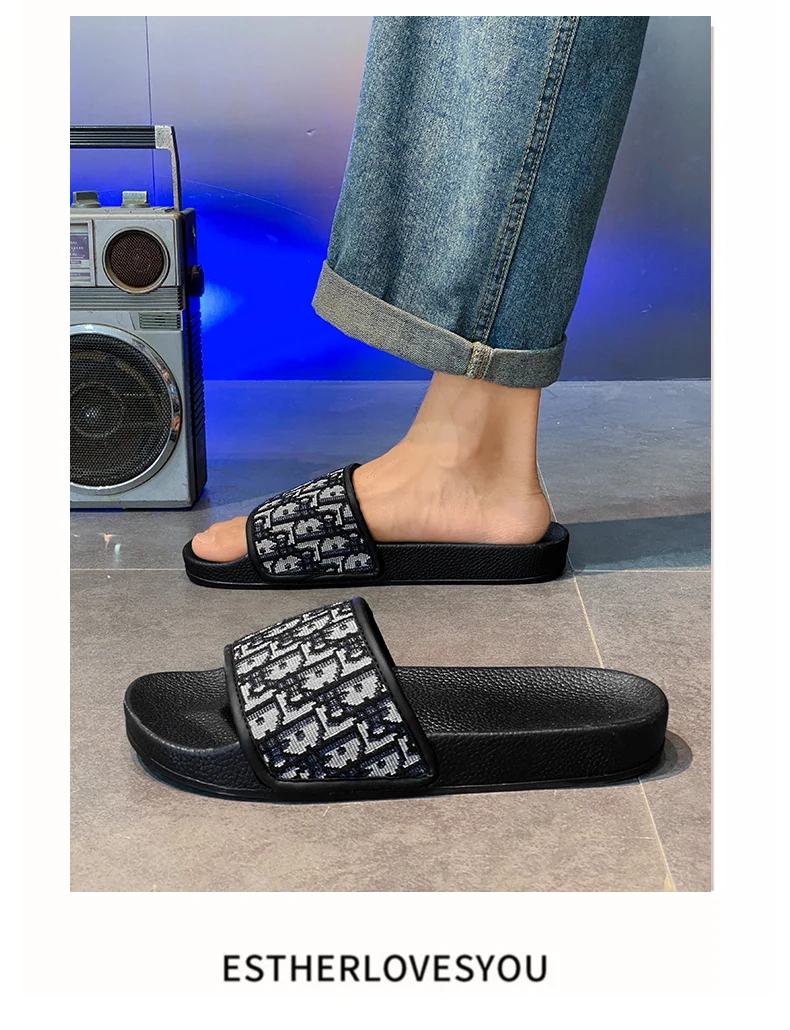 شباشب منزلية للرجال خفيفة الوزن صيفية بنمط جديد مسطحة وبالية كاجوال منقوشة كلاسيكية صنادل مضادة للانزلاق سريعة الجفاف