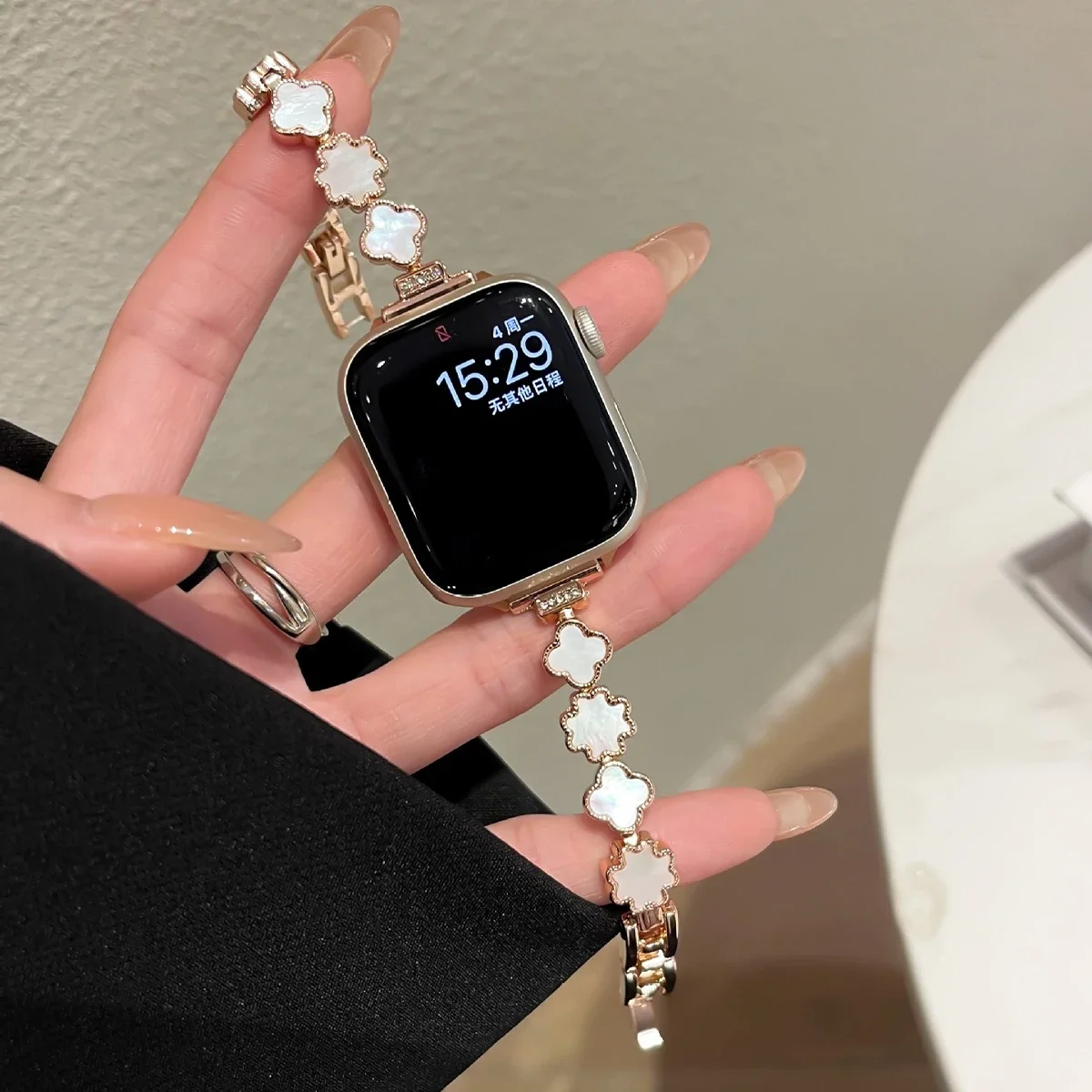 Elegant Slim Women's Band for Smartwatch - Chic and Versatile Design