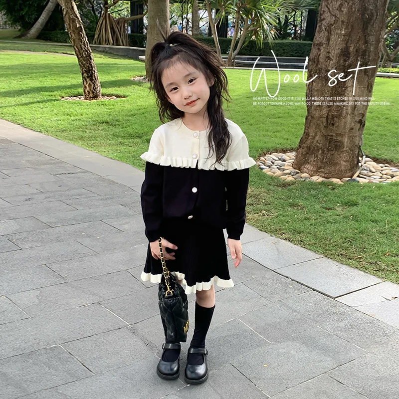 

Childrens Girls Set Spring 2024 New Korean Sweet Love Sweater Knitted Cardigan Half Skirt Two Piece Set Toddler Girls Knitwears