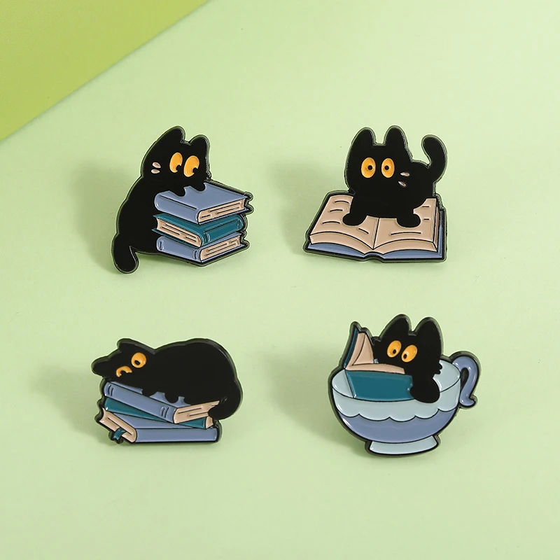 Katze Buch Emaille Pins Cartoon Film Horror Lustige Kätzchen Broschen Revers Abzeichen Tasche Kragen Schmuck Pin Geschenk für Freunde