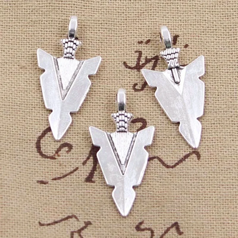 20 Stück Charms Indischer Pfeilspitzen-Dolch 28 x 15 mm, handgefertigter Anhänger, passend für Vintage-Tibetan-Bronze, DIY für Halskette