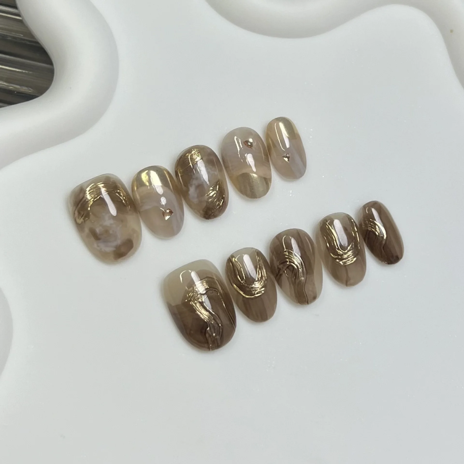 10PCS Light Luxury Amber Brown Gradient Short Oval Handmade Press on Nails Golden Patterns French False Nail Detachable Ins Nail 4 10PCS Light Luxury Amber Brown Gradient Short Oval Handmade Press on Nails Golden Patterns French False Nail Detachable Ins Nail - Image 4