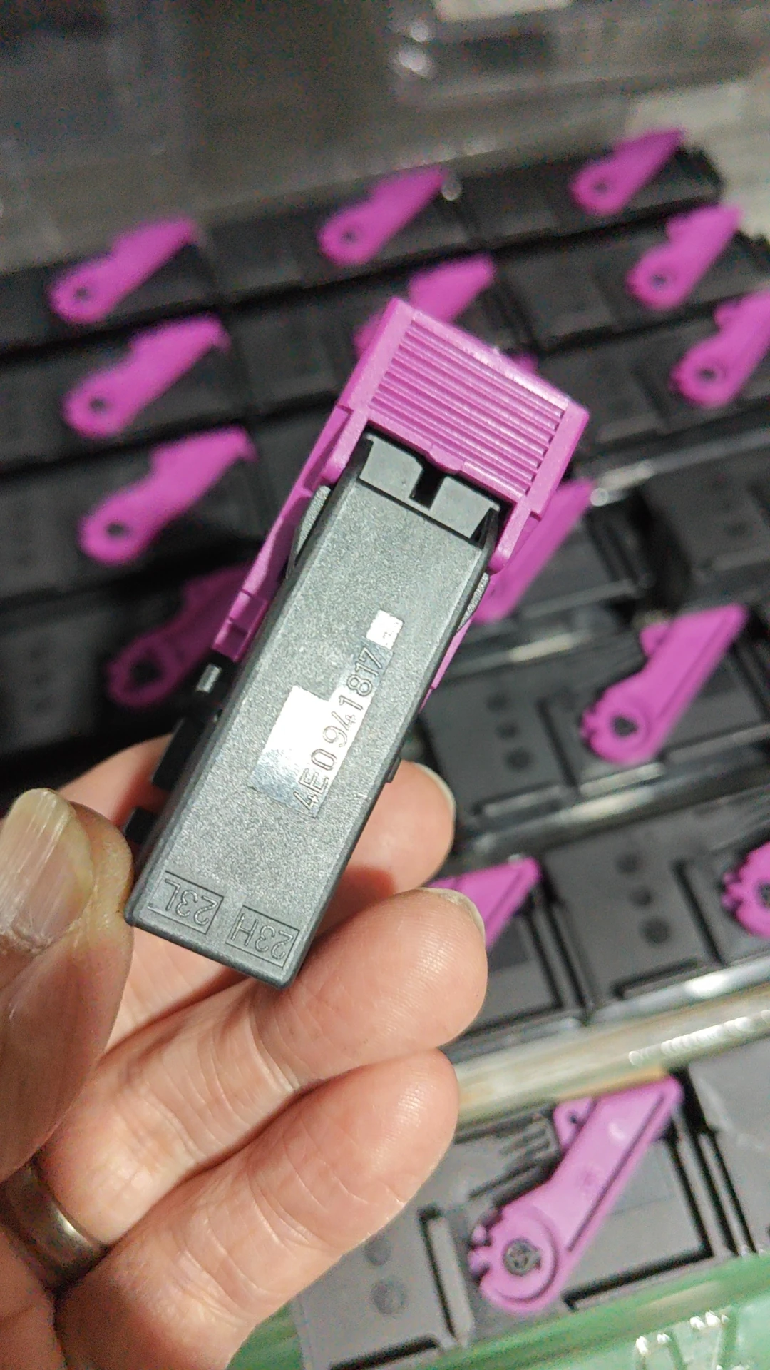 10PCS 4E0941817B 303107128 4E0941817 4E0941817A 30310712 46P