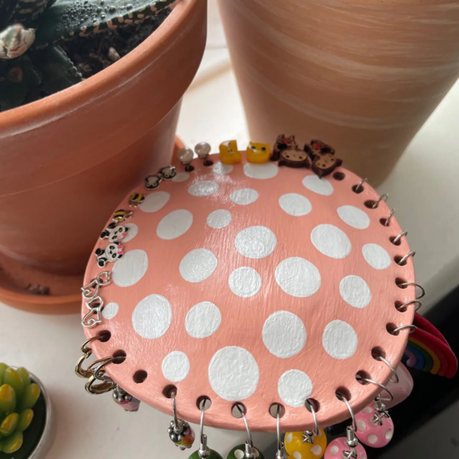 

Dropshipping Fashion 26 Holes Mushroom Earring Holder Desktop Resin Ornament Jewelry Display Stand Storage Rack Home Decoration