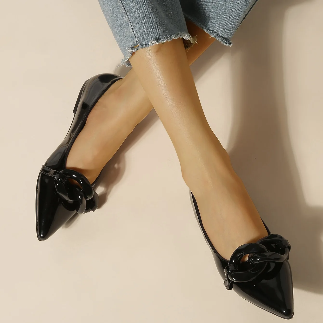 New Candy Color Chain Buckle Flat Shoes Women Flat Heel Ballet Pointed Toe Slip on Female Ballerina Comfy Loafer Ladies Shoes 42