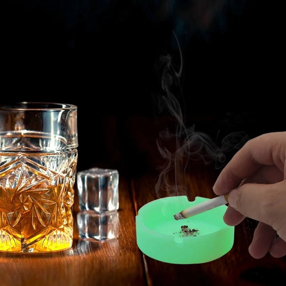 2Pcs Luminous Silicone Gel Ashtray Light Circular Ashtray Fluorescent Smoke Convenient Cigarette Case Drop Creative Ashtrays