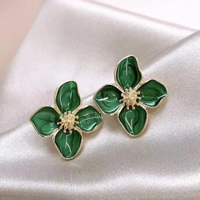 White Gold Color Glaze Metal Flower Retro Earrings for Women Girl Vintage Design Unique European Fashion Jewelry Party Gifts