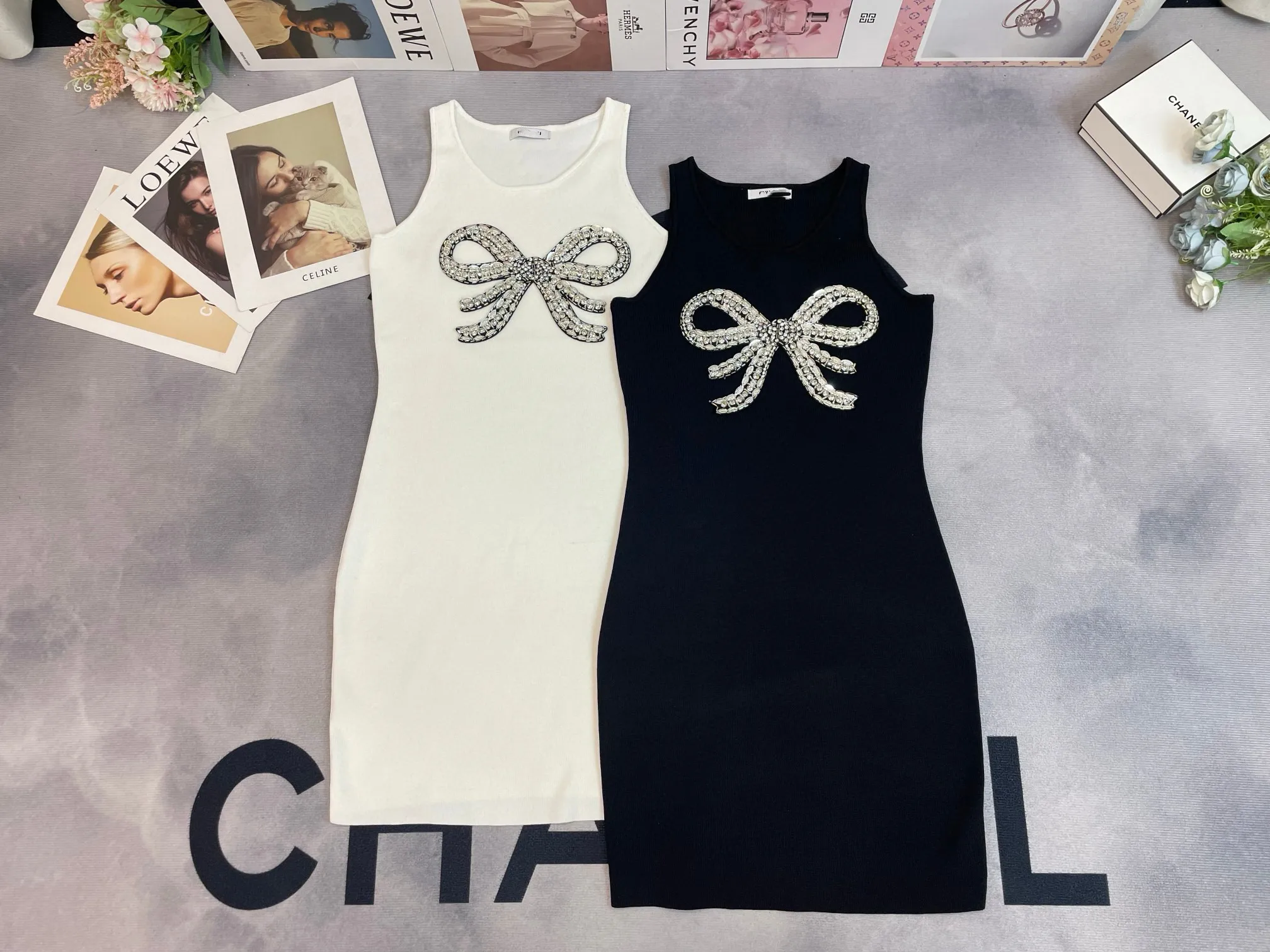 

High Quality 2024 Summer New Heavy Industry Beaded Knitted Sleeveless Tank Top Dress Temperament Slim Fit Mini Black Dress F144