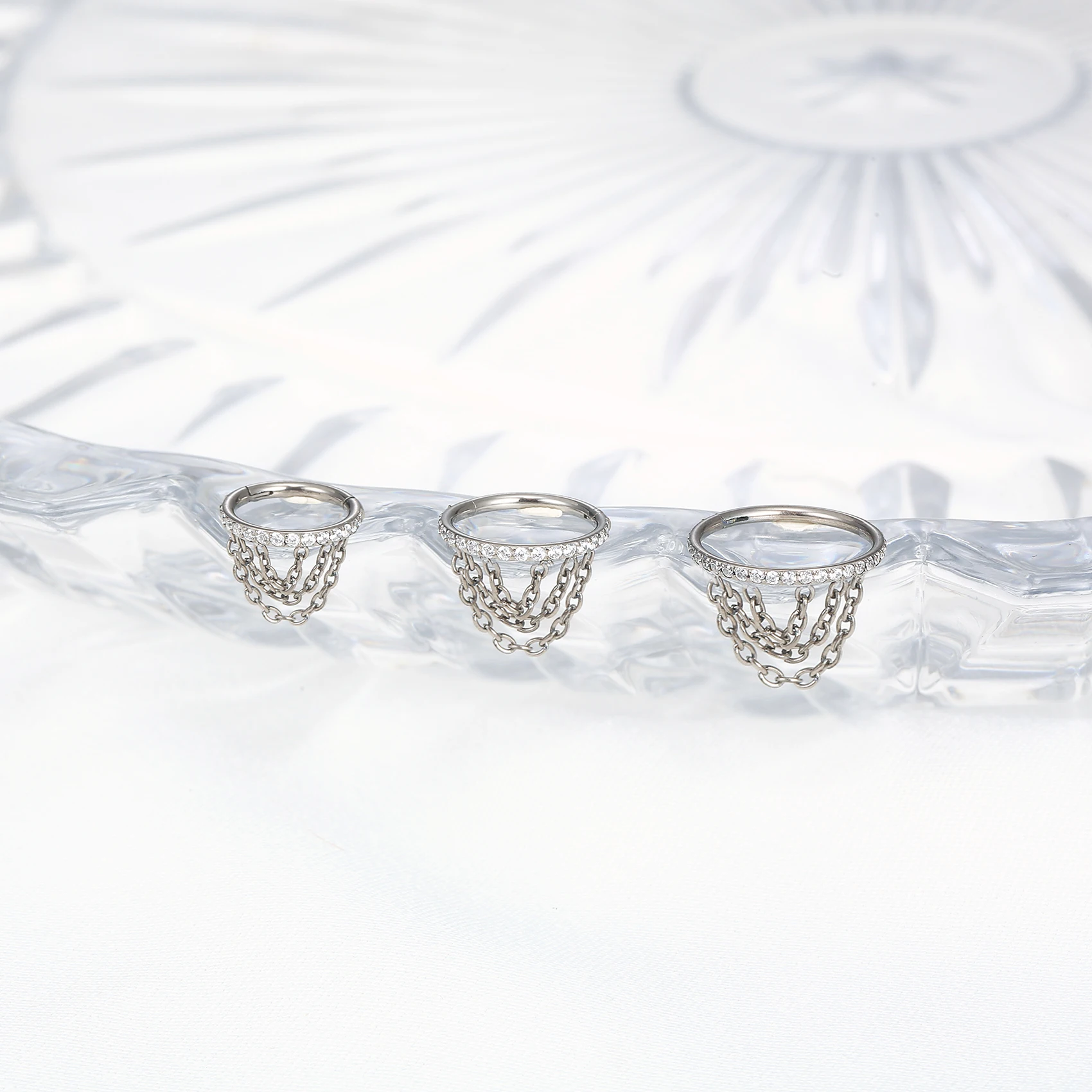 F136 Piercing in titanio Cartilagine Cerniera Setto Tre catene di saldatura Anelli per il naso Daith Elica Orecchini Cerchio Gioielli per il corpo Accessori per donna_voghion.com