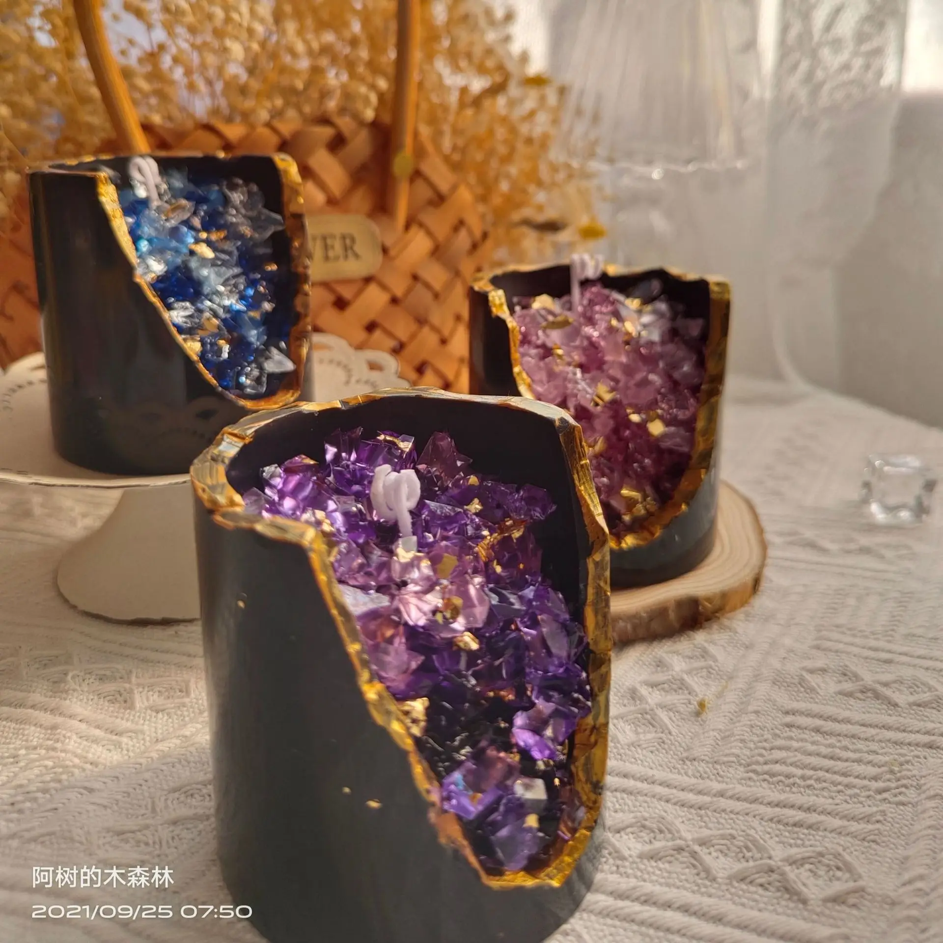 

Healing Crystal Candles Gold Leaf Crystals Luxury Aromatherapy Aroma Aromatic Home Decor Decoration Handmade Gift Scented Candle