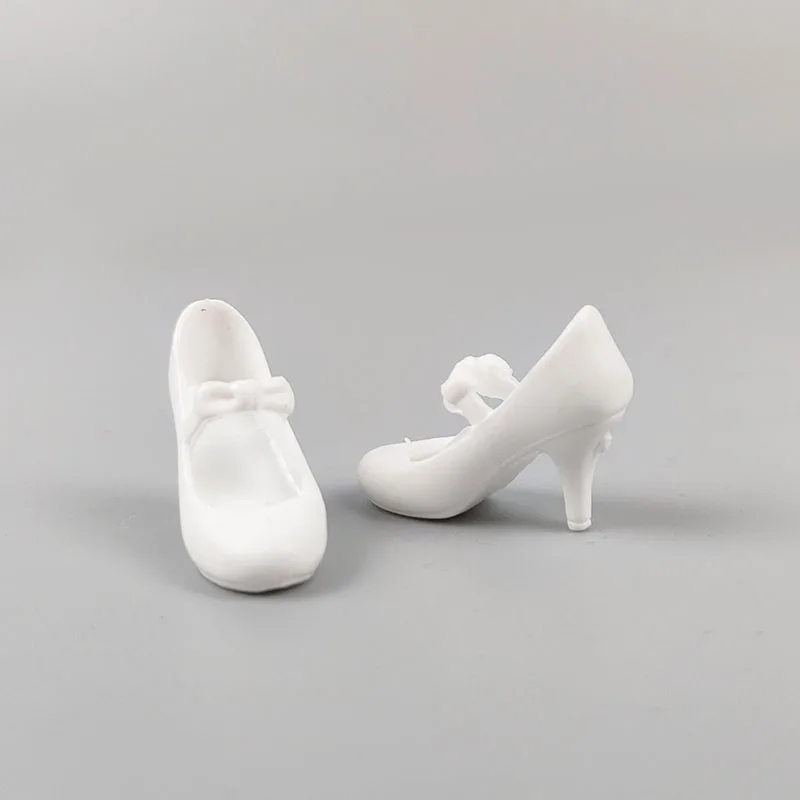 Fashion. Switzerland. White Sandals In High Heels. Shoes For Women. Stock Photo - Image Of - Foto 4