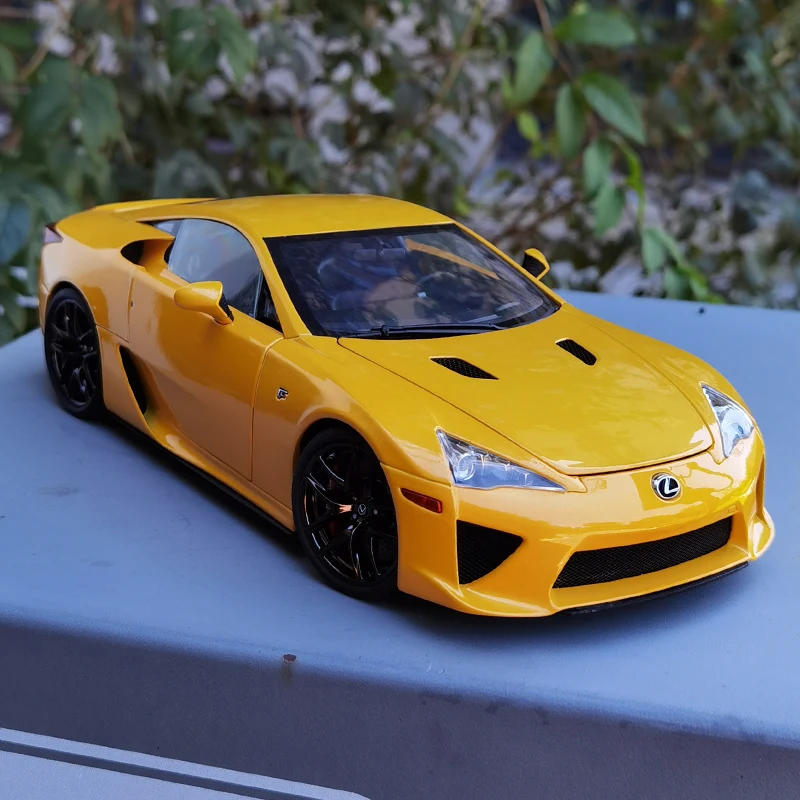 本物保証，人気 オートアート 1/18 レクサス LFA パール・イエロー