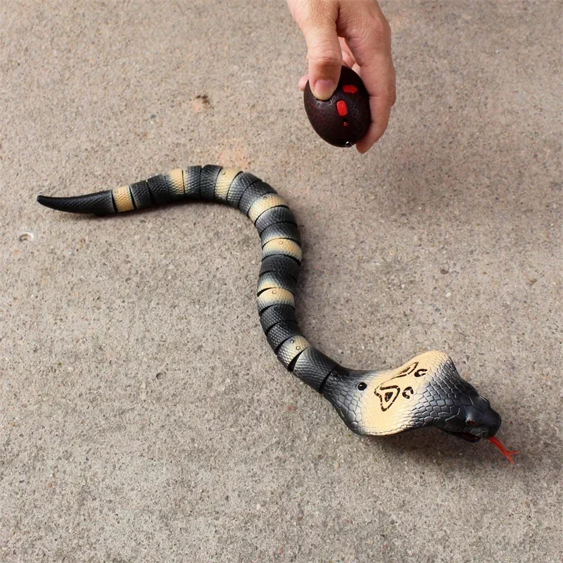 RC Snake Realistic Snake Toys Infrared Receiver Electric Simulated Animal Cobra Viper Toy Joke Trick Mischief For Kids Halloween 6