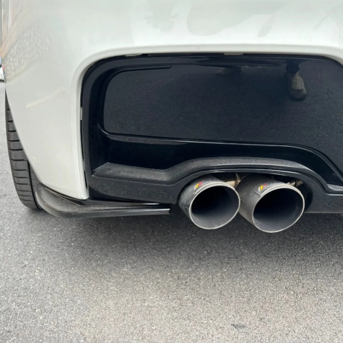 BMW F20 F21 116d 118d 118i 120i 125i M135i M 스포츠 2012-2019 LCI 튜닝용 글로스 블랙 맥스톤 스타일 리어 범퍼 사이드 스플리터