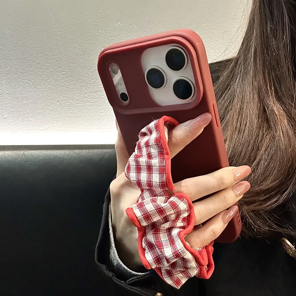 Elegant Shockproof Wrist Strap Phone Case - Luxury Fashion Anti-Fall Back Cover