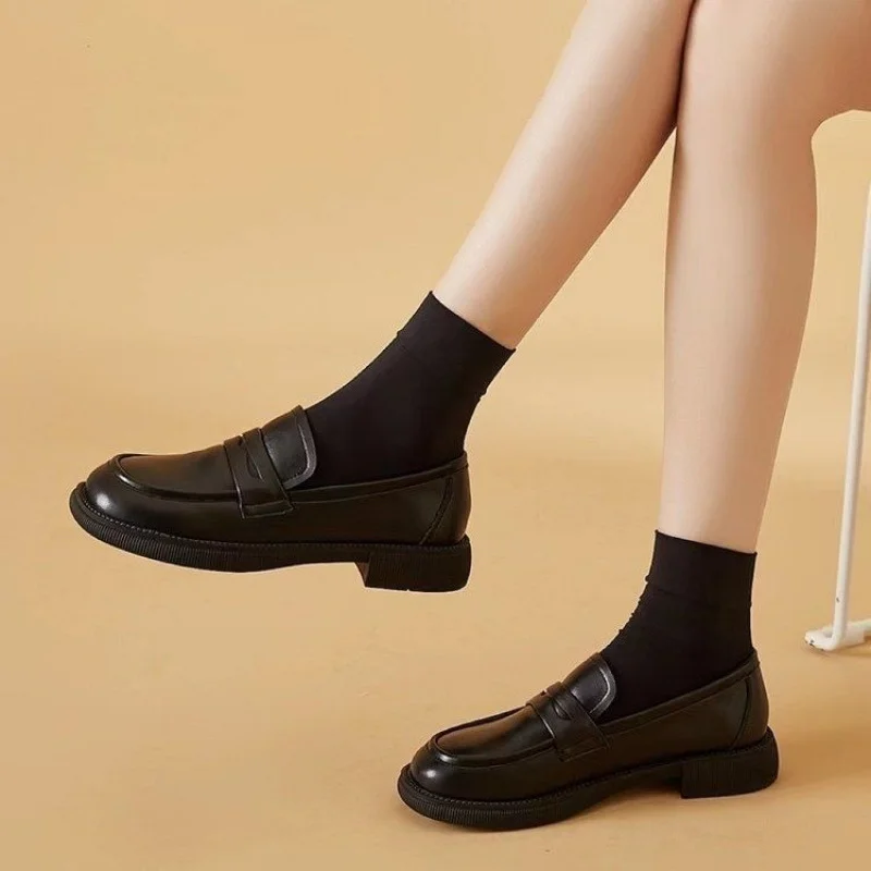 여성용 소프트솔 로퍼 - 통기성, 편안한 슬립온 플랫 슈즈, 봄/가을용 다용도, 출퇴근 및 캐주얼 웨어에 적합, 미니멀리스트 디자인, 엄마 신발.