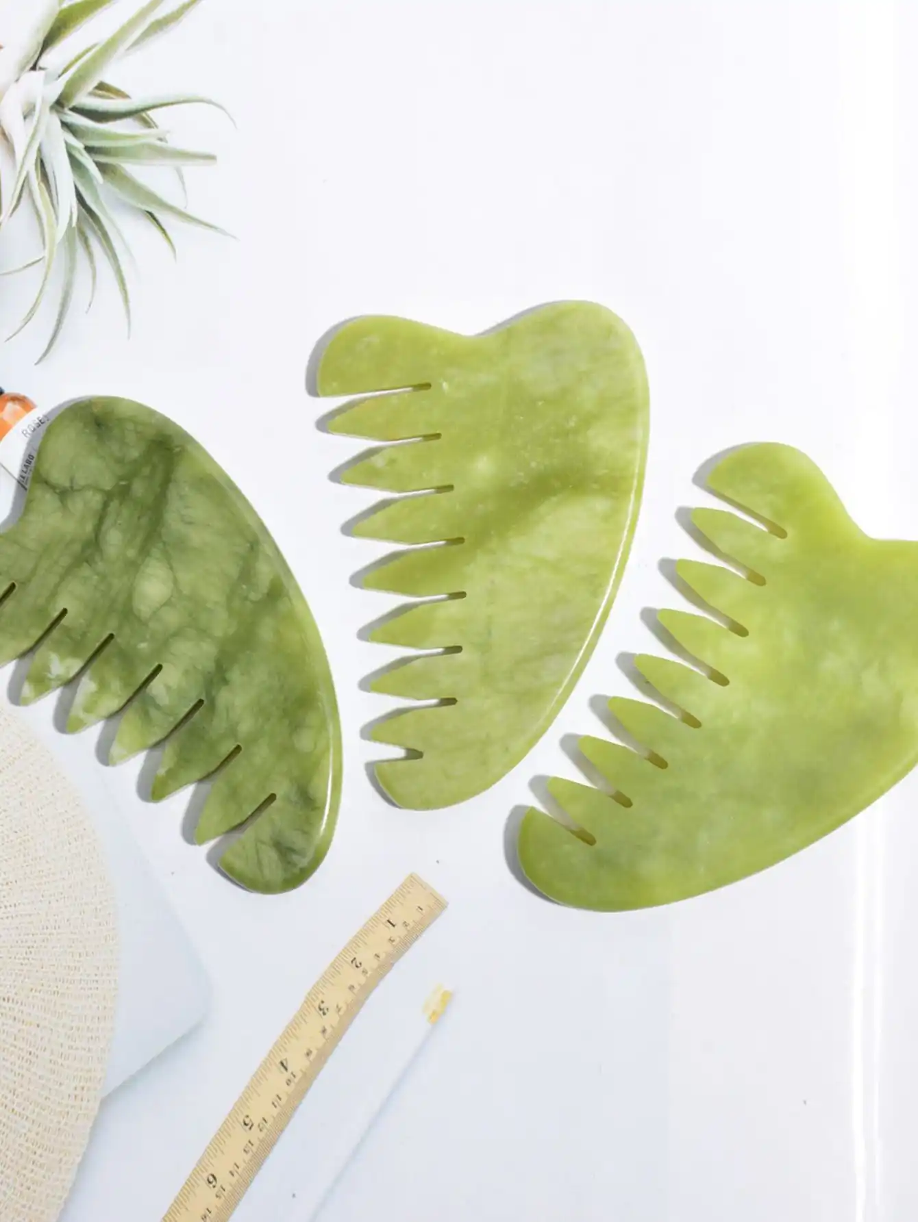1PcJade Massage Comb Gua Sha Sawtooth Heart Comb Scraping Board Head Massager Natural Jade Comb Hair Brush Women Scalp Care Tool