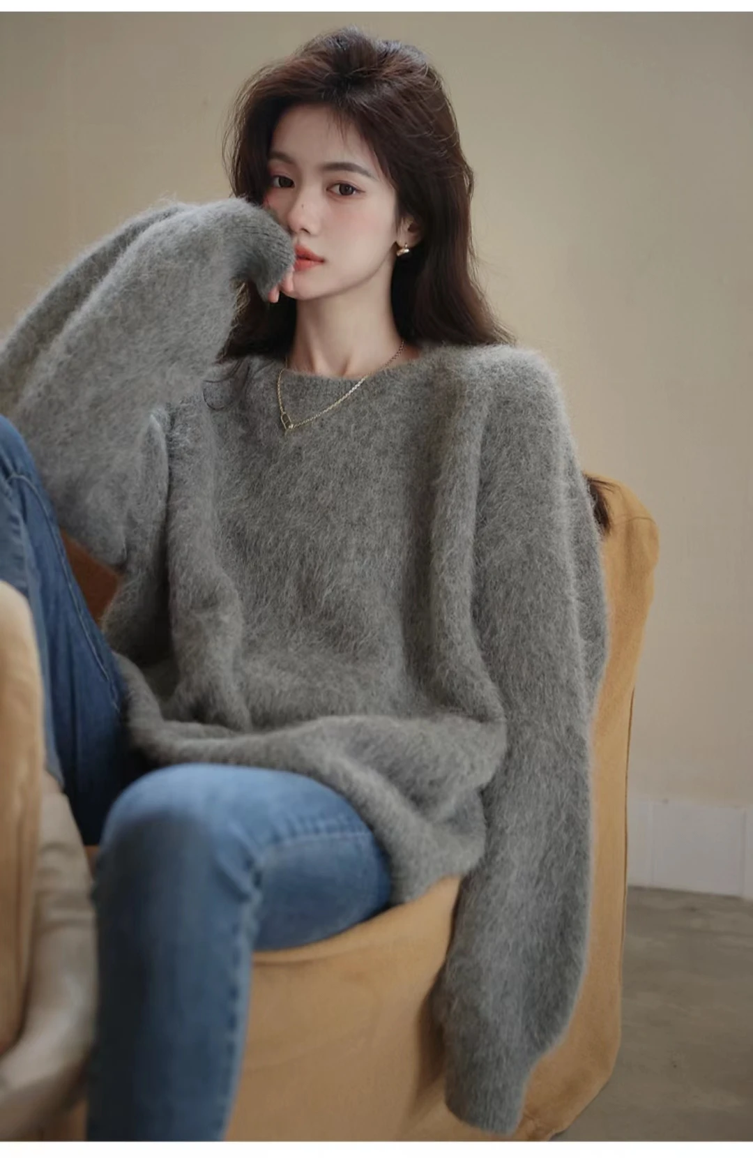 Майлы лесбиянка үстемдігі порно фото Ол оның юбкасын көтеріп, рұқсатсыз оны сиқыған.