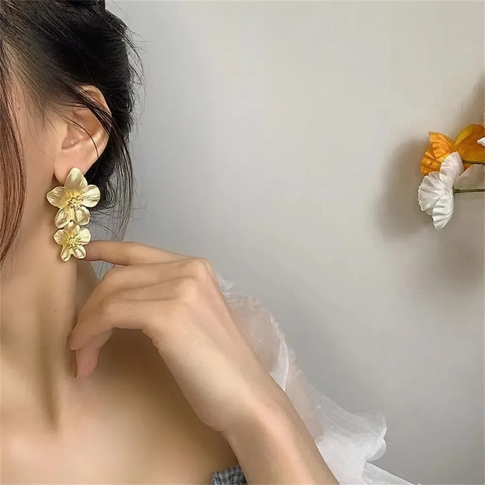 Dainty Gold Plated Flower Earrings Studs Quality Rust Proof Waterproof Floral Earring Woman Zircon Pearl Petal Ear Jewelry Aros