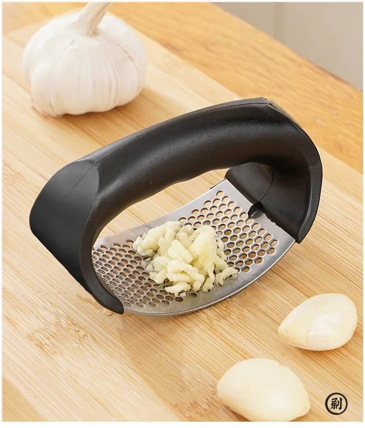 Description Picture 4 of itemStainless Steel Garlic Press Crusher Manual Garlic Mincer Chopping Garlic Tool Fruit Vegetable Tools Kitchen Accessories Gadget