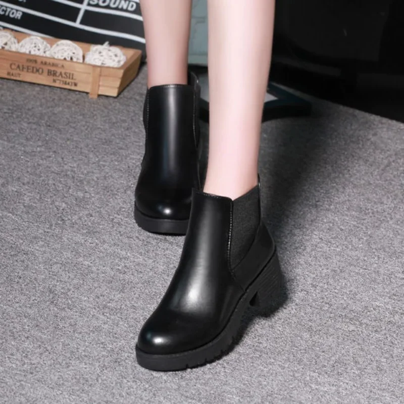 

Women Thick-soled Ankle Boots Women Retro Medium-heeled Thick-heeled Short Boots Sets of Feet British Style Winter New Styles