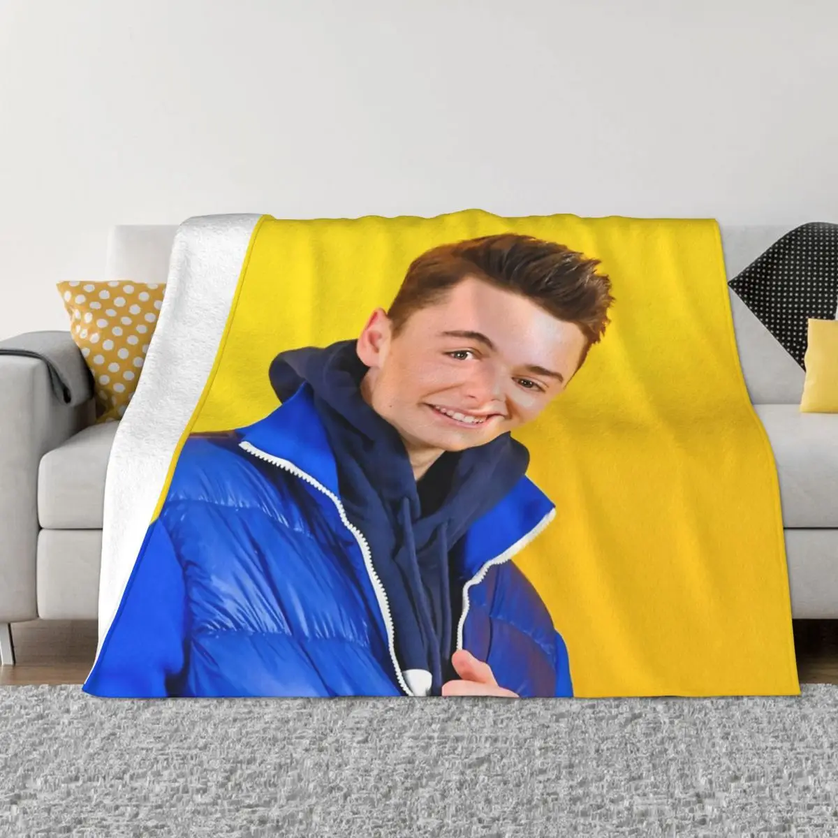 Noah Schnapp Blue Jacket Una Coperta In Micro Pile Ultra Morbida