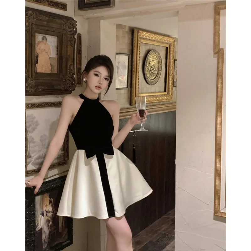 

Neck-mounted Sexy Short Dresses Summer New Beach Dress Off the Shoulder O-neck Black and White Solid Splice Womens Dresses