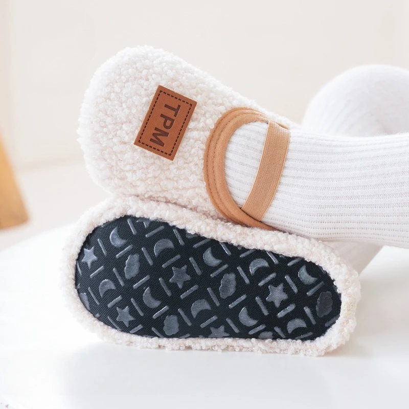 Chaussettes de sol antidérapantes pour bébé, avec semelle épaisse en polaire antidérapante, chaussons d'intérieur à fond souple, chaussures chaudes Anti-froid pour tout-petits, hiver