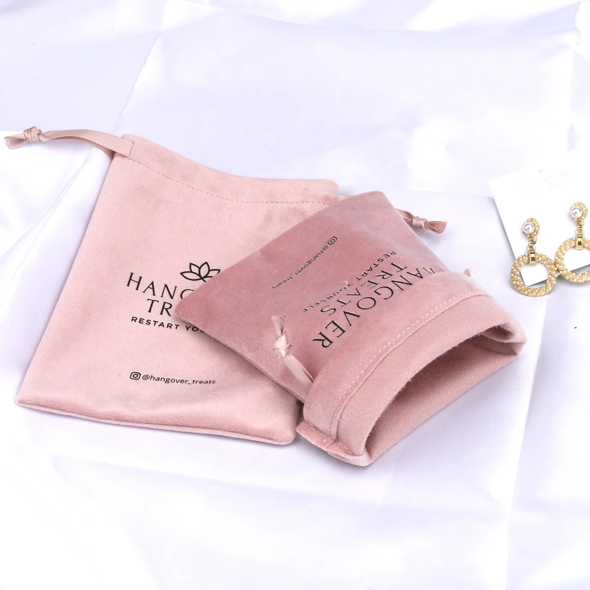 100 шт. персонализированный супермягкий розовый бархатный мешочек для ювелирных изделий с логотипом на завязках бархатная Подарочная Пылезащитная косметичка