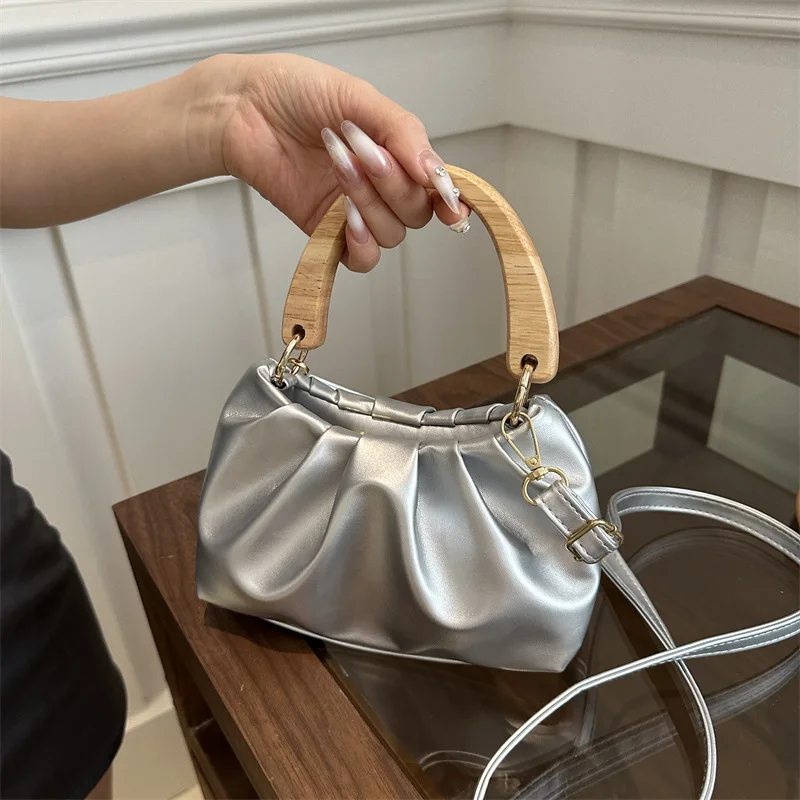 

Wooden Handheld Folded Cloud Bag for Women's Spring/Summer 2024 New Simple and Fashionable Shoulder Bag Versatile Crossbody Bag