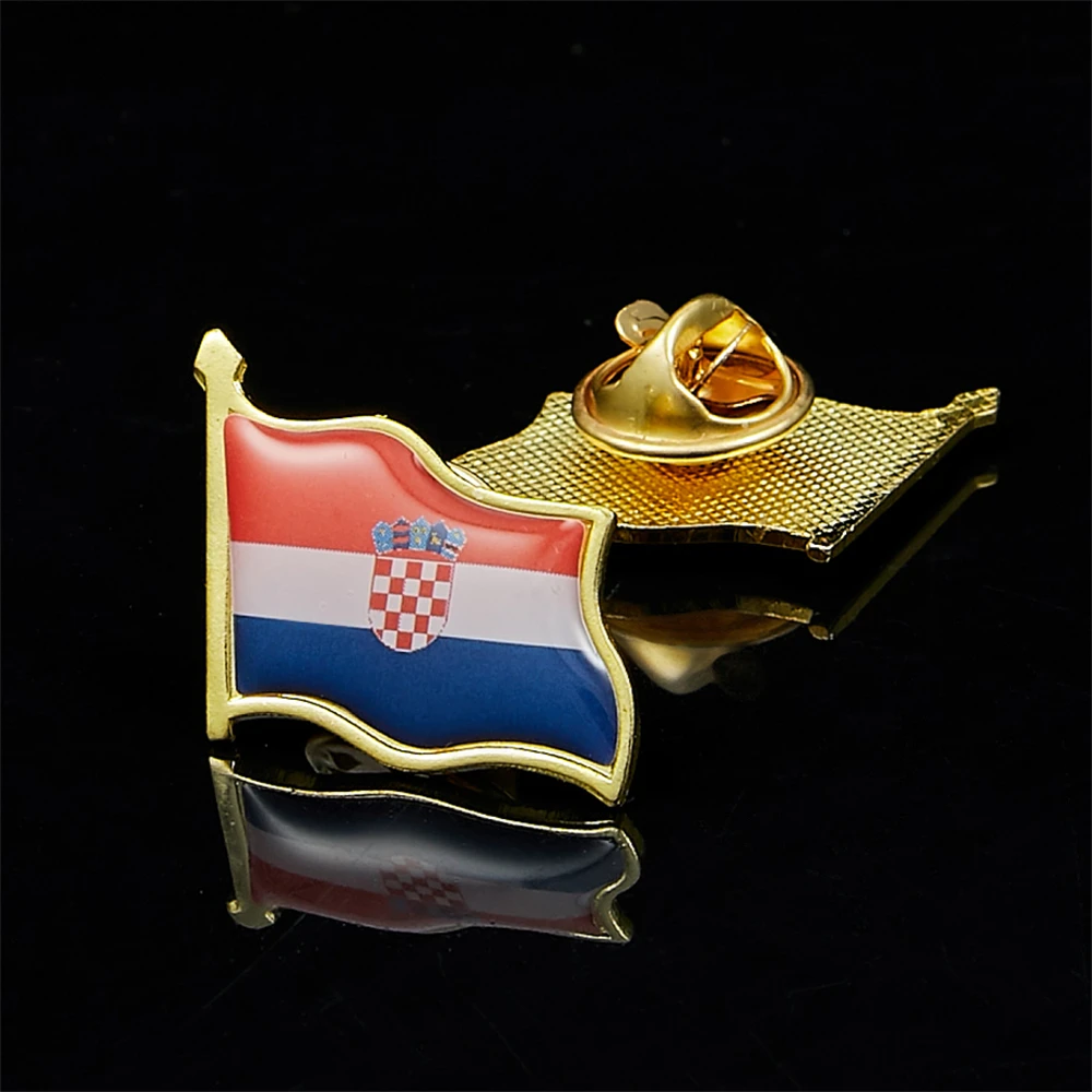 Croatia Country Flag Lapel Pin Made of Metal Souvenir Hat Men Women Waving Epoxy Flag Lapel Pin