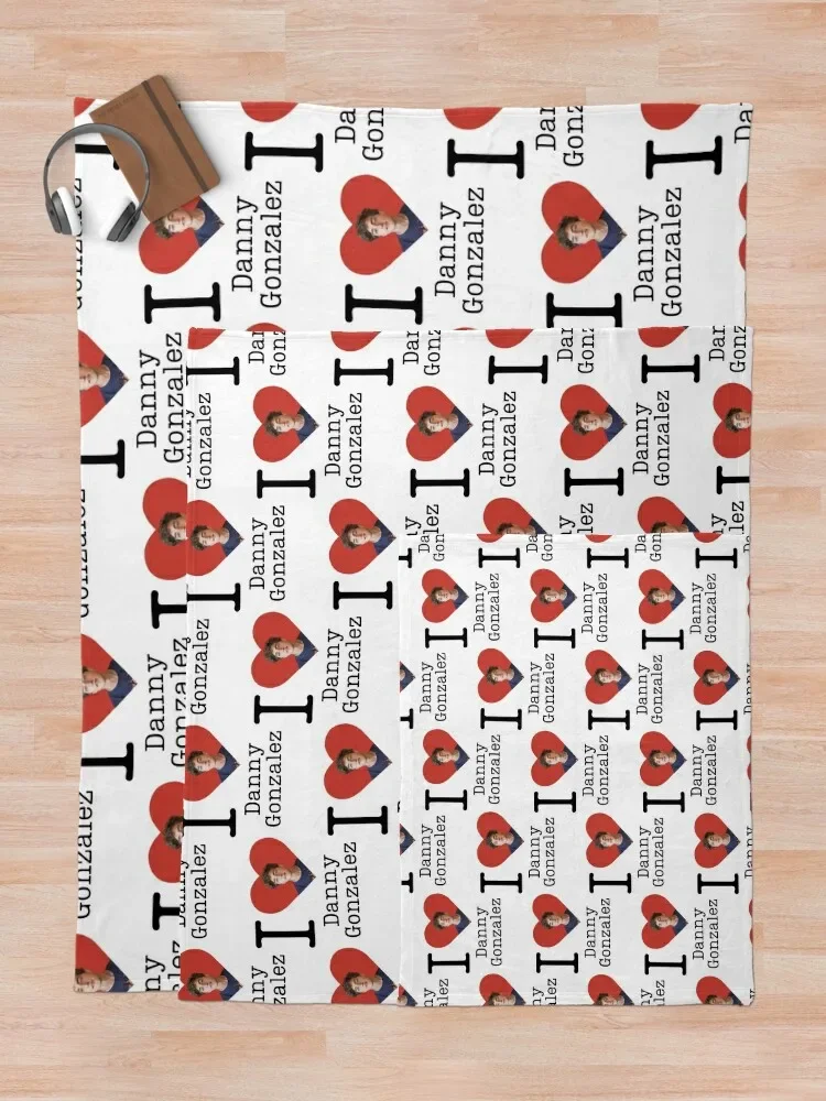 ���� Danny Gonzalez ������ ���, �ε巴�� ū ����, ũ�� ���ſ� ���