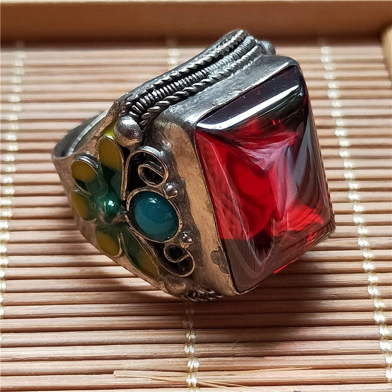

Chinese antique bronze antique jewelry, silver inlaid with gem ring
