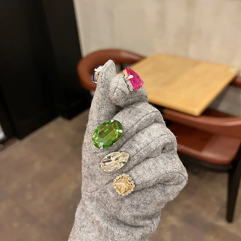 Ski gloves Cashmere gloves Korean version of the new rhinestone split finger gloves can touch screen warm cycling warm C038