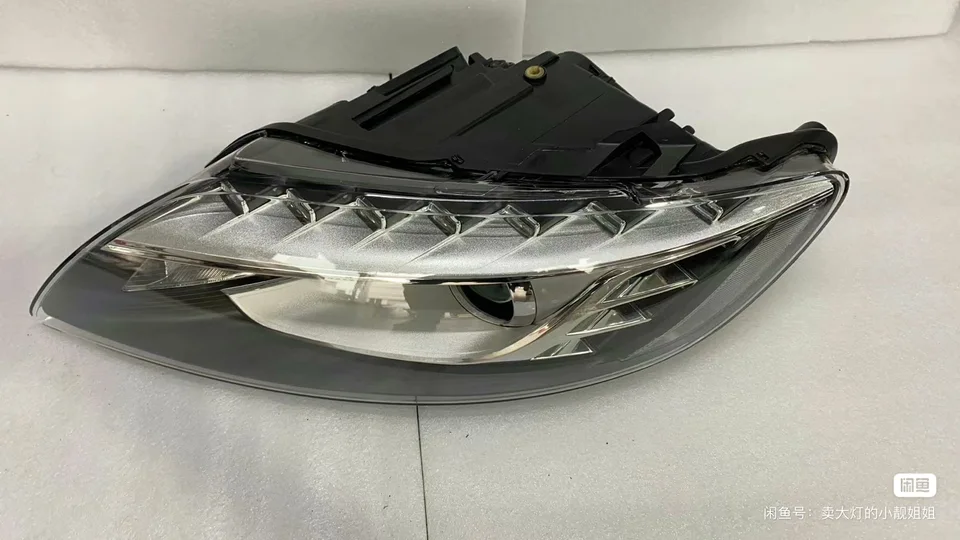 アウディ　Q7 ヘッドライト　左右　HID アウディ Q7 ヘッドライト 左右 HID アウディQ7 ヘッドライト左右HID