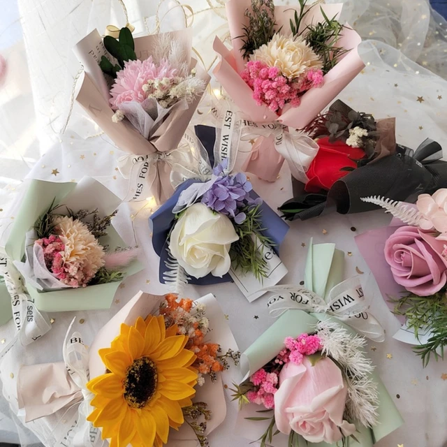 1 pz Bouquet di Rose artificiali mano che tiene fiore di sapone