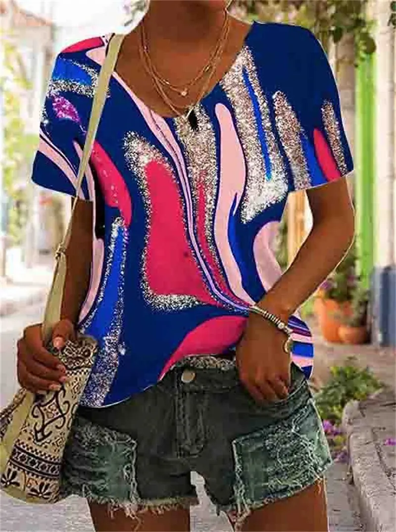 Women’s oversized geometric print T-shirt in light luxury casual style, summer fashion clothing
