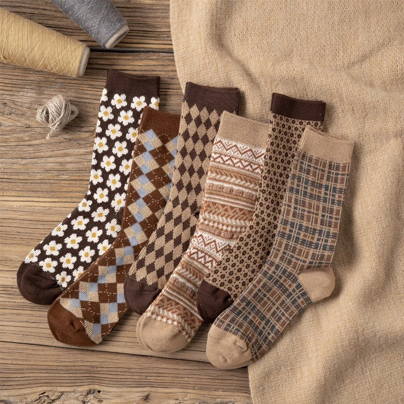 

Women Cotton Socks Cute Retro Print Style Casual Comfortable Autumn Winter Socks Long Mid Tube Casual Sock Female