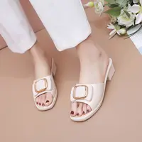 Sandales d'été polyvalentes pour femmes, tongs à semelle épaisse, diapositives d'extérieur durables et antidérapantes pour vêtements de plage et de rue 2