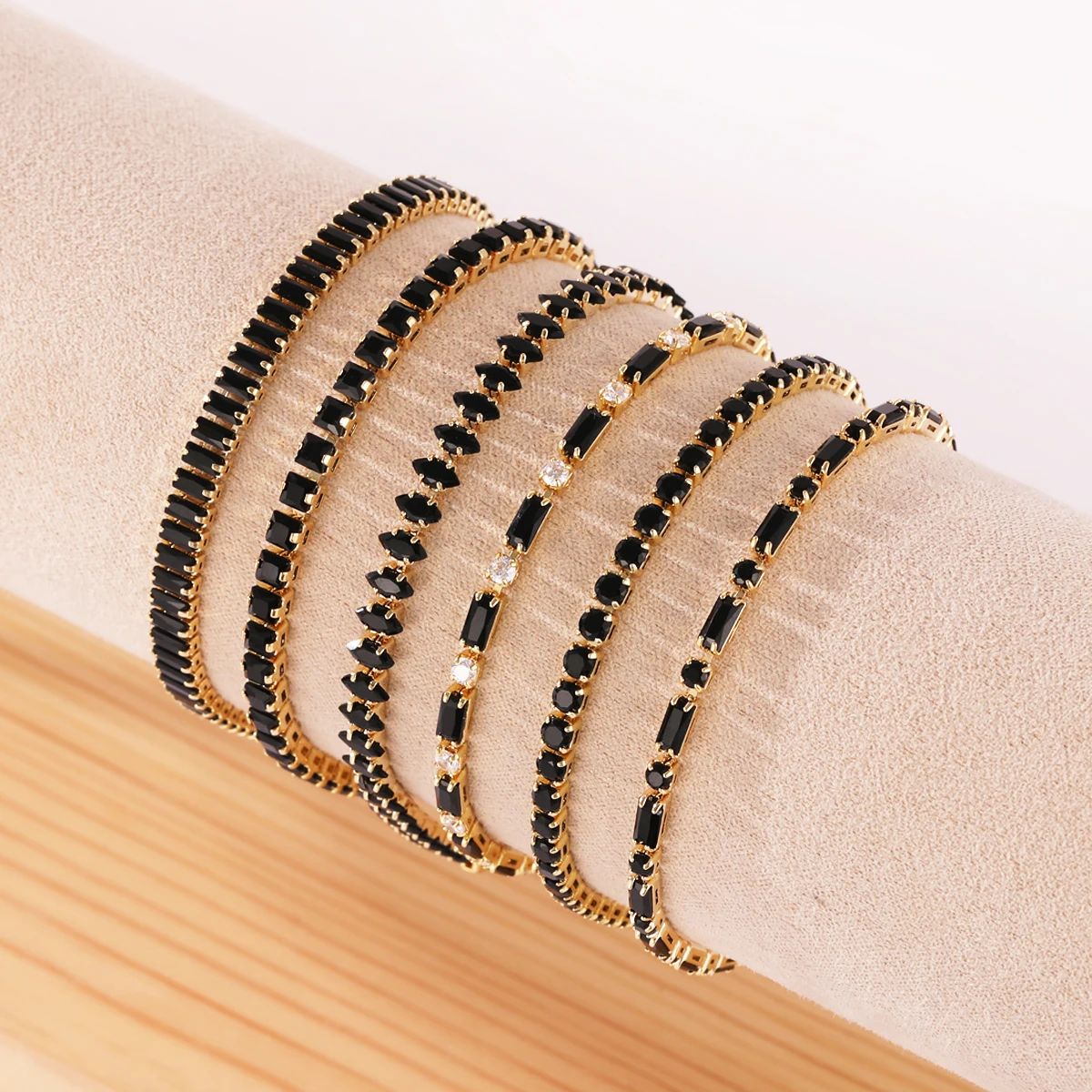 18K Vergoldete Schwarze Iced-Out Zirkonia Tennis-Armbänder für Damen und Herren, Kristall Verstellbares Armband, Hippie-Schmuck