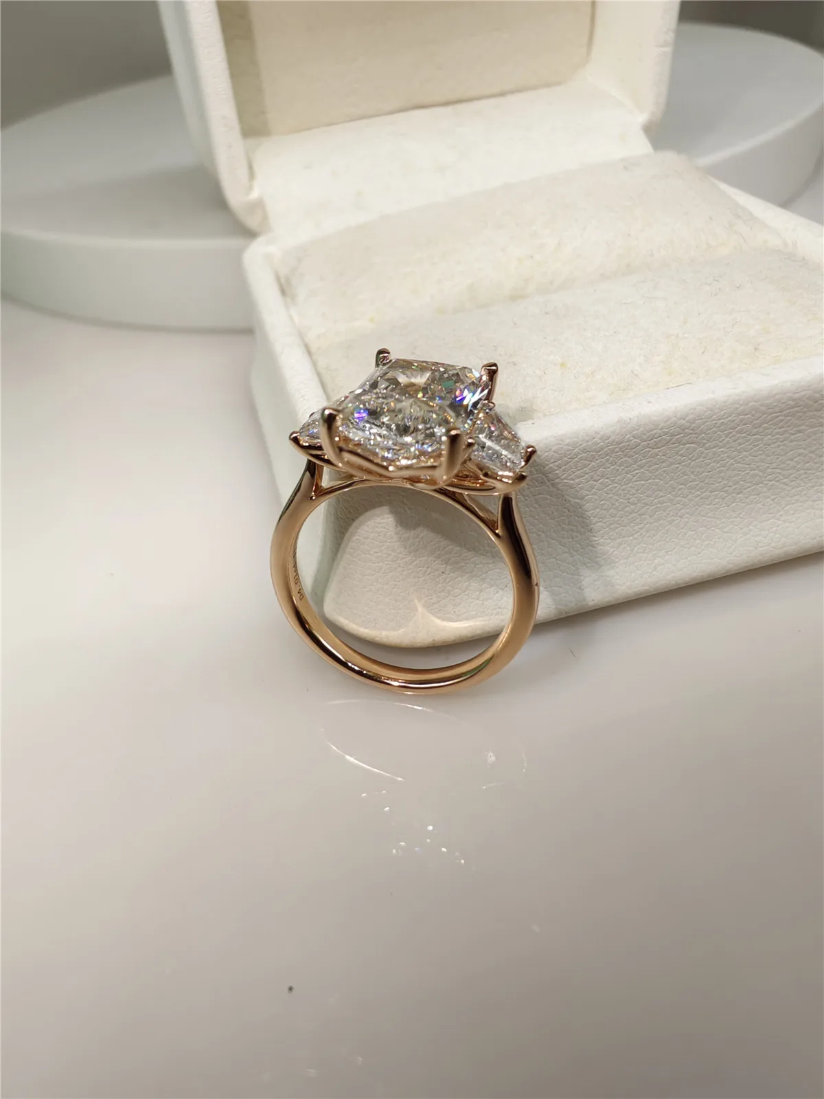 14K Gold Lab-Grown Diamond CVD HPHT Radiant Cut 4CT Three-Stone Ring 10K Gold Engagement Ring Fashion Jewelry Wholesale 4