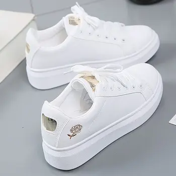 Femmes Chaussures Décontractées Nouveau Printemps Mode Brodé Blanc Respirant Fleur Lace-Up Sneakers 2023