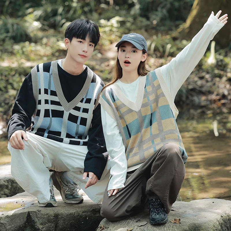 Plaid Sweater Vest Men Autumn V-neck Japanese Vintage College Knitted Fashion Loose All-match Ins Sleeveless Pullover Clothing