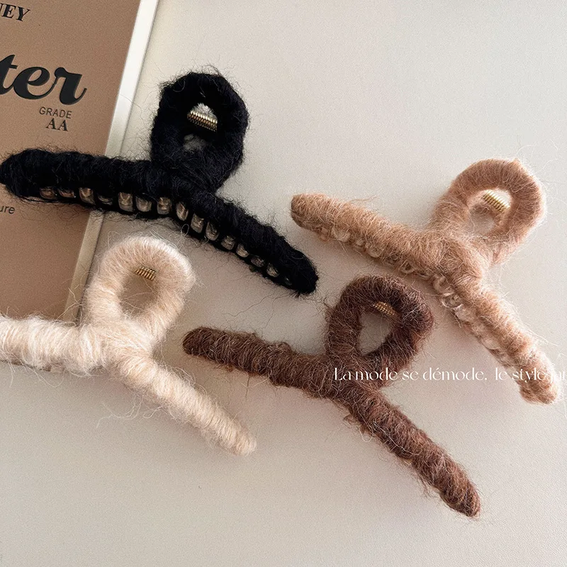 

Plush Fur Hair Claw Large Size Wool Braided New Headwear Cute Sweet Women Autumn Winter Accessories Hair Clamps Grab