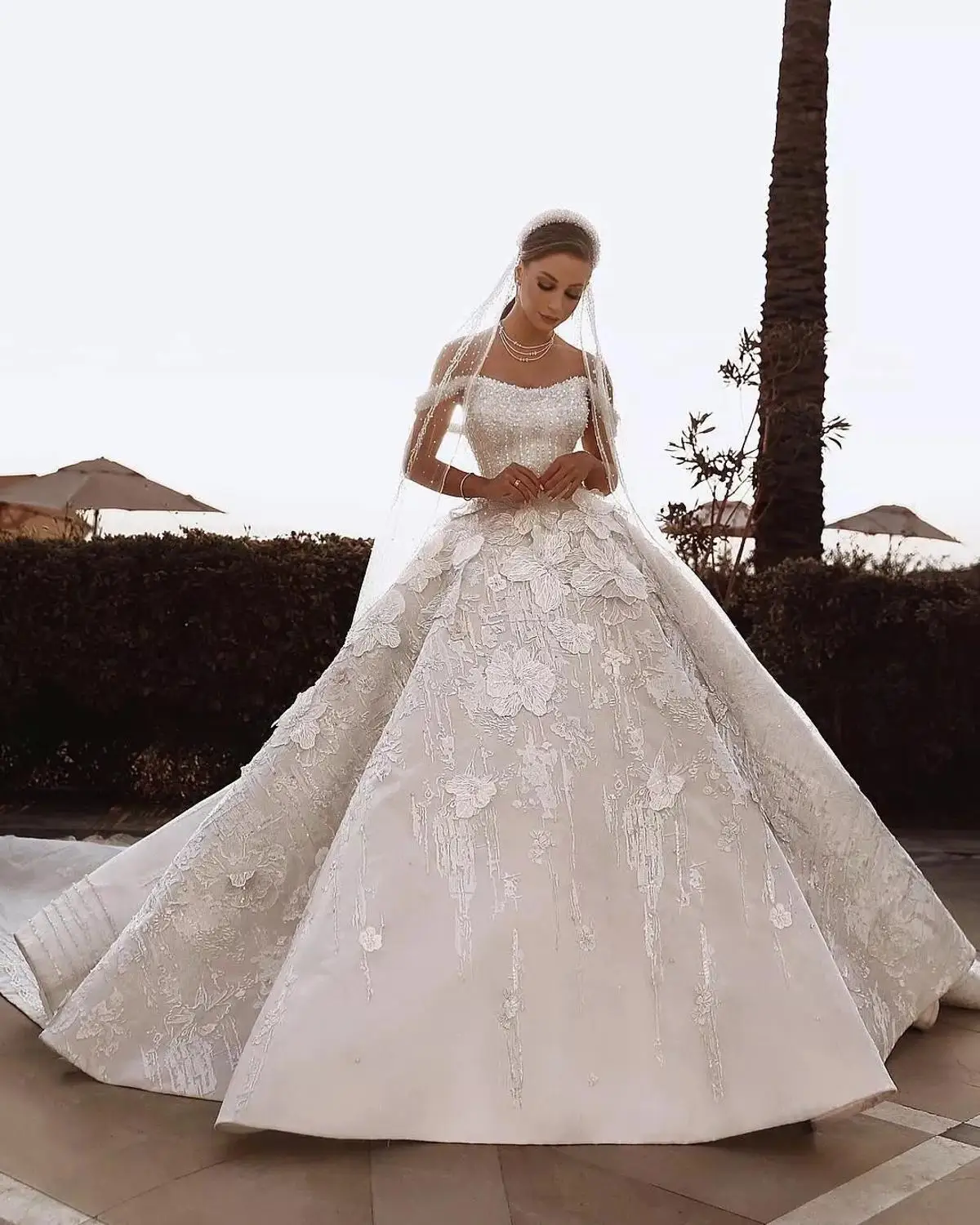 

Vestidos De Noiva Luxury A Line Wedding Dresses V Neck Crystal Beading Bridal Gown Beaded Lace