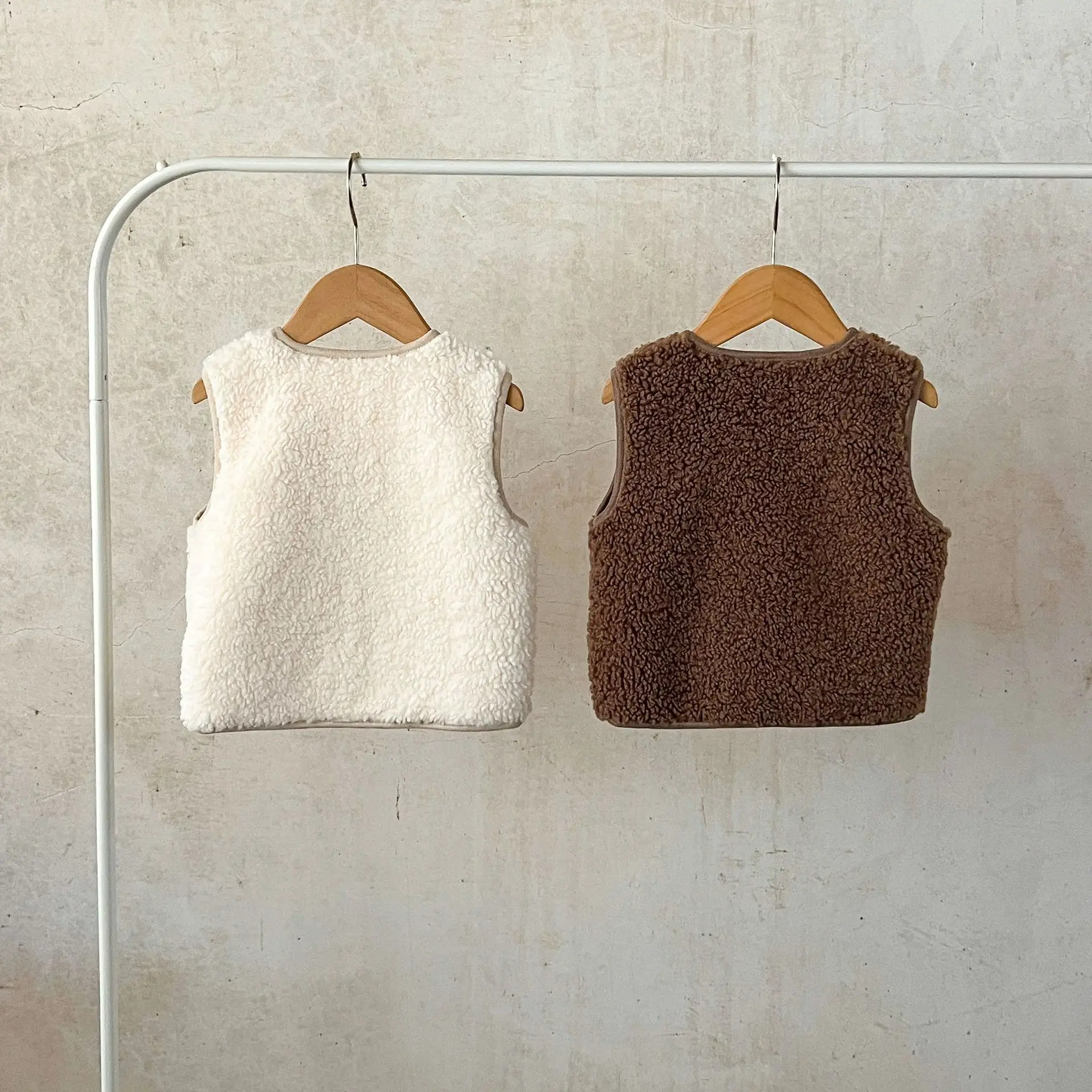 Description Picture 4 of item2025 New Baby European and American Vest Autumn and Winter Baby Cardigan Vest Baby Sleeveless Vest Coat