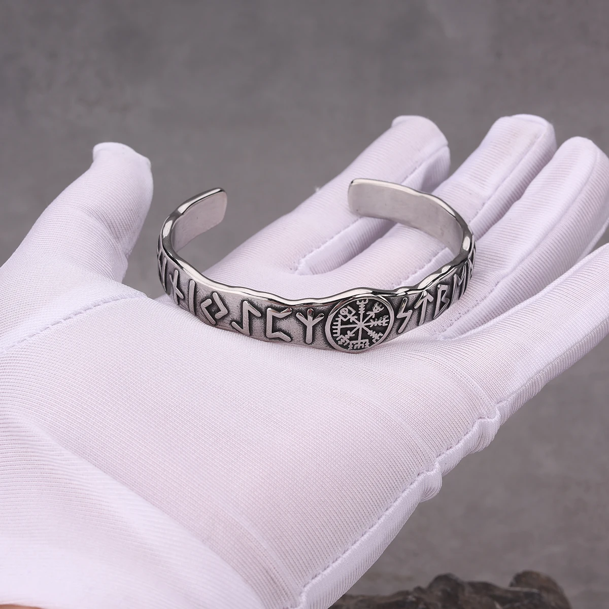 Edelstahl-Armreif für Frauen, Vintage-Wikinger-Rune-Amulett-Armband, Schmuck, skandinavischer Punk, Hip-Hop-Handgelenk, Geschenk für Mädchen – Detail 4