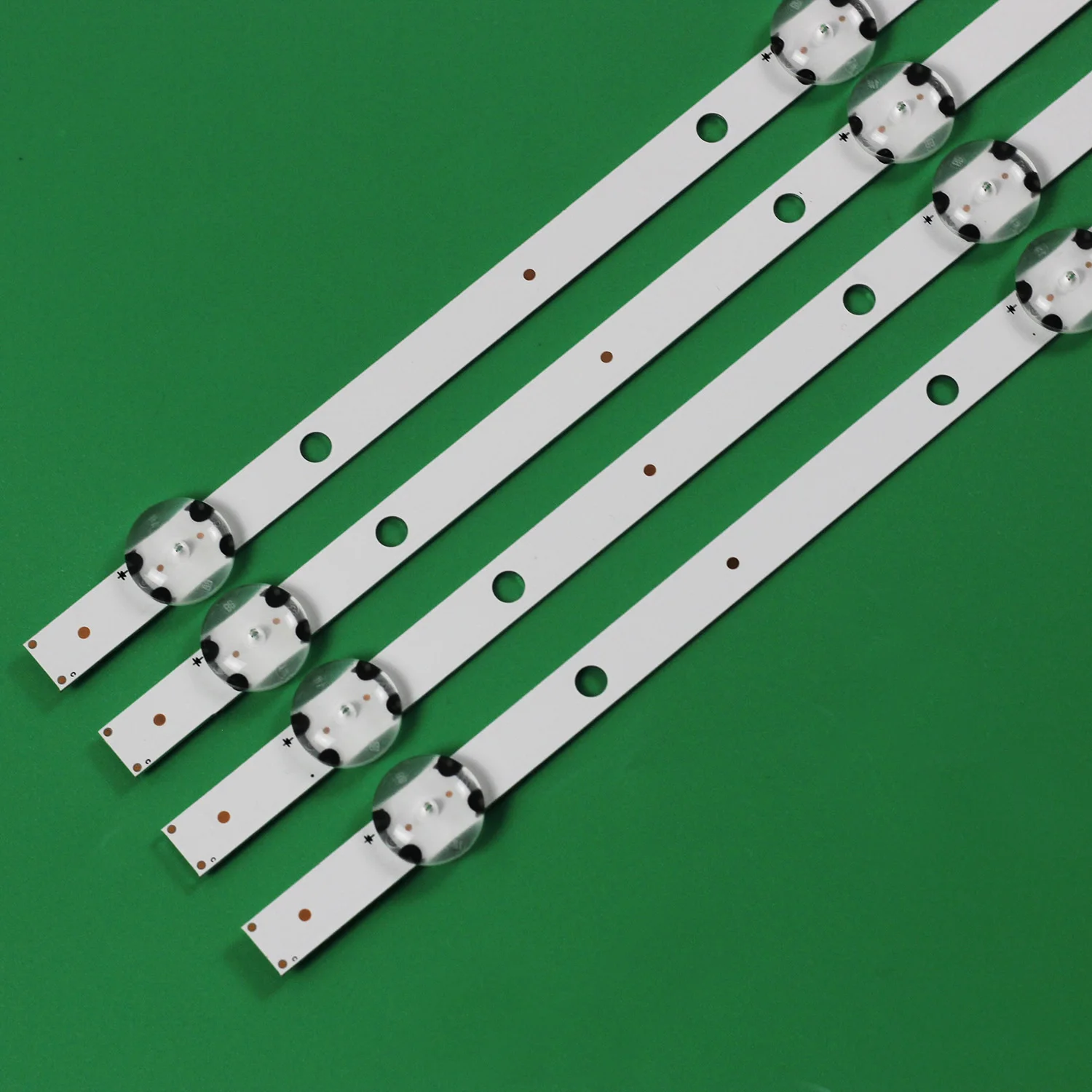 Strisce LED Per TV Toshiba 43U5766DB/43U6663DB/43U6763DA – Kit Da 4 Pezzi Da 820mm, 8/9 LED Per Striscia, 3V